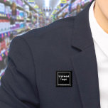 Schaltfläche "Firmenname und Logo" Button<br><div class="desc">Square-Taste, die Sie anpassen können, um Ihren Firmennamen und Ihr Logo. Sie können diesen Knopf als einheitliches Zubehör Ihrer Mitarbeiter verwenden. Sie können es auch als Verpackungszubehör verwenden. Sie können es auch in Ihr Marketing aufnehmen, um Ihr Unternehmen zu werben oder Ihren Namen für Ihre Kunden zu fördern. Schaltfläche, die...</div>
