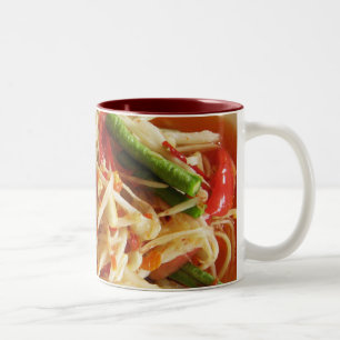 Scharfer Papaya-Salat [Som Tam] ... Thailändisches Zweifarbige Tasse