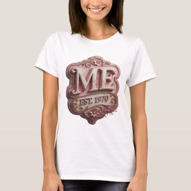 Scharfes Gold ME EST 1970 Statement Design T-Shirt (Vorderseite)