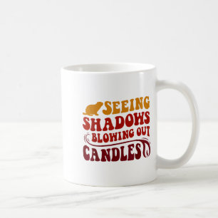 Schatten sehen, die Kerzen auspusten am Murmeltier Kaffeetasse