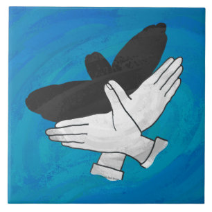 Schattenadler auf blau fliese