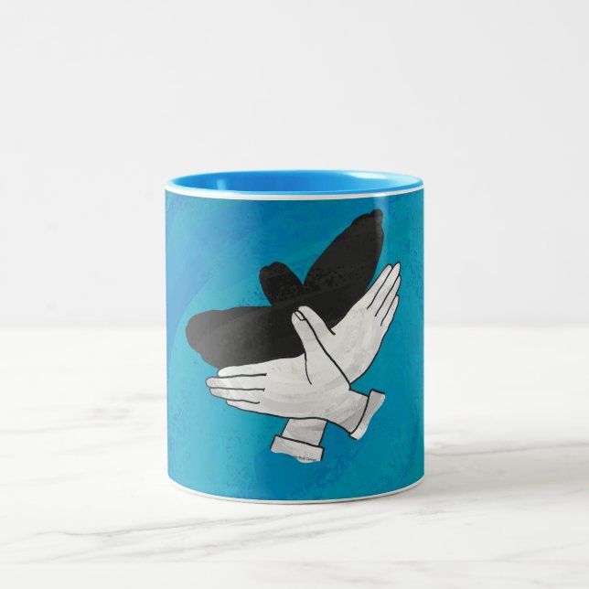 Schattenadler auf blau zweifarbige tasse (Mittel)