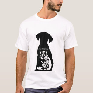 Schattenbild eines Hundes mit einer Katze im Inner T-Shirt
