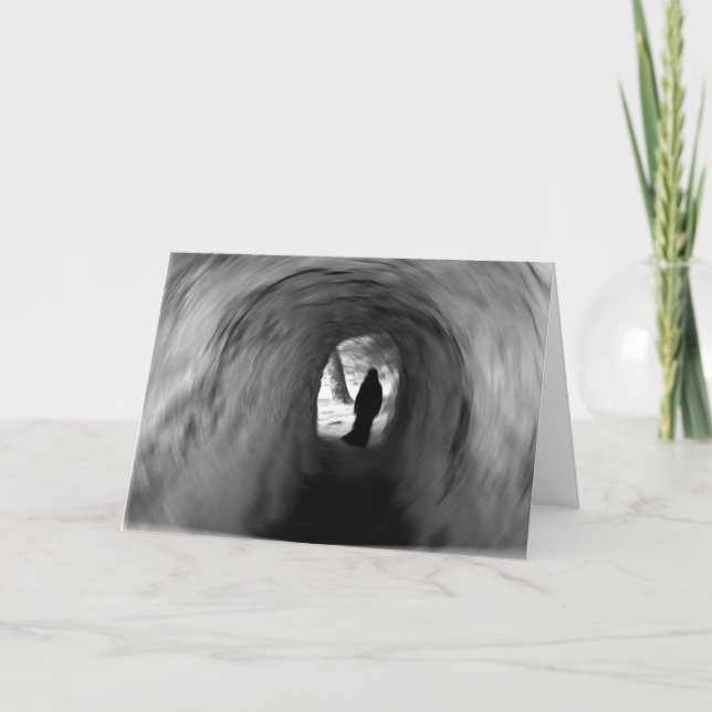 Schattenfigur in einem langen wirbelnden Tunnel Karte (Vorderseite)