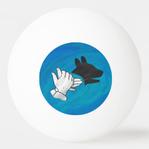 Schattenhund auf blau tischtennisball