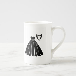 Schattenriss des Hochzeitskleides und Smoking Prozellantasse