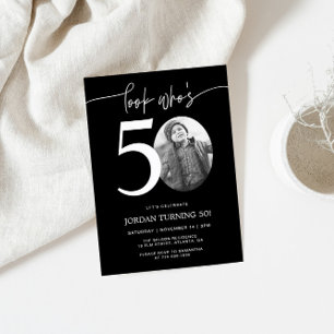 Schau mal, wer 50 ist Black 50. Birthday Invite Einladung