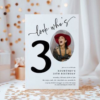 Schau mal, wer ist 30! Modernes Foto 30. Geburtsta Einladung