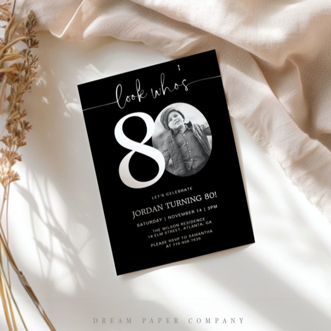 Schau mal, wer ist 80 | Black 80. Birthday Invite Einladung (Von Creator hochgeladen)