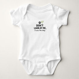 Schau mich nicht an, es war der Hund Baby Bodysuit Strampler