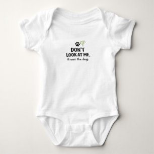 Schau mich nicht an, es war der Hund Baby Bodysuit Strampler