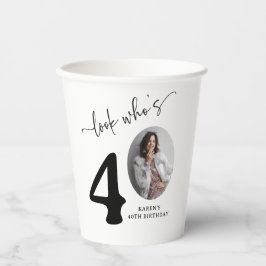 Schau, wer ist 40! Modernes Foto 40. Geburtstag Pappbecher