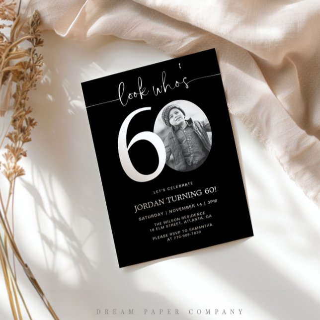 Schau, wer ist 60 | Black 60. Birthday Invite Einladung (Von Creator hochgeladen)