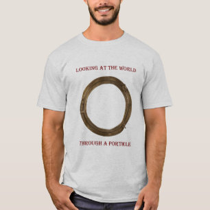 Schauen durch ÖffnungsfarbShirt T-Shirt