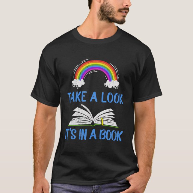 Schauen Sie sich das in einem Buch-Regenbogen-Bibl T-Shirt (Vorderseite)