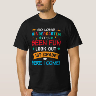 Schauen Sie sich die 1. Klasse an, ich komme Kinde T-Shirt