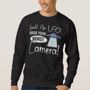 Schauen Sie sich ein UFO an, wenn Sie Ihr schlecht Sweatshirt