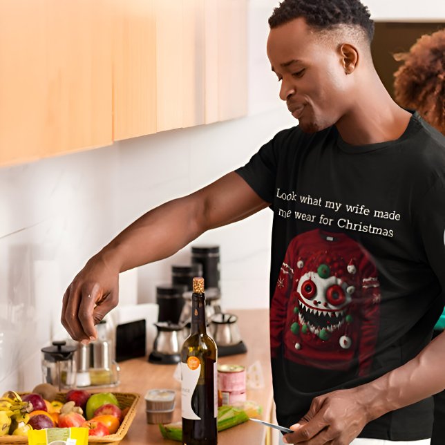 Schauen Sie, was meine Ehefrau mich zu Weihnachten T-Shirt (Von Creator hochgeladen)