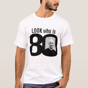 Schauen Sie, wer 80 Foto schwarz und weiß ist T-Shirt