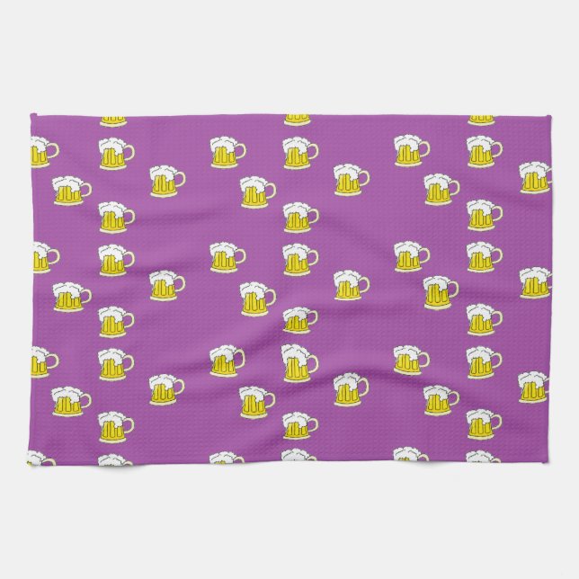 Schaumbecher auf lila geschirrtuch (Horizontal)