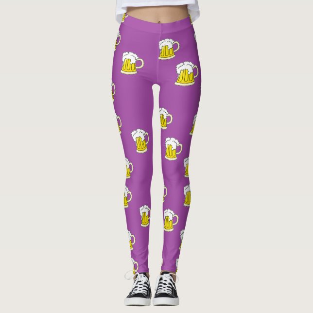 Schaumbecher auf lila leggings (Vorderseite)