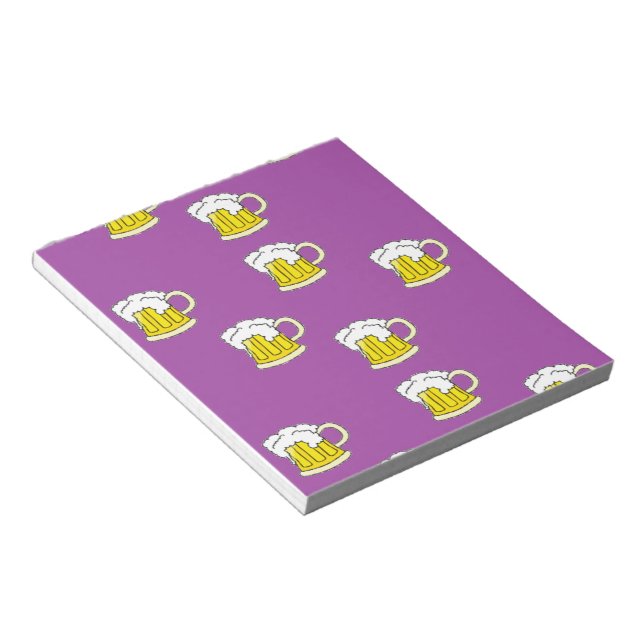 Schaumbecher auf lila notizblock (angewinkelt)