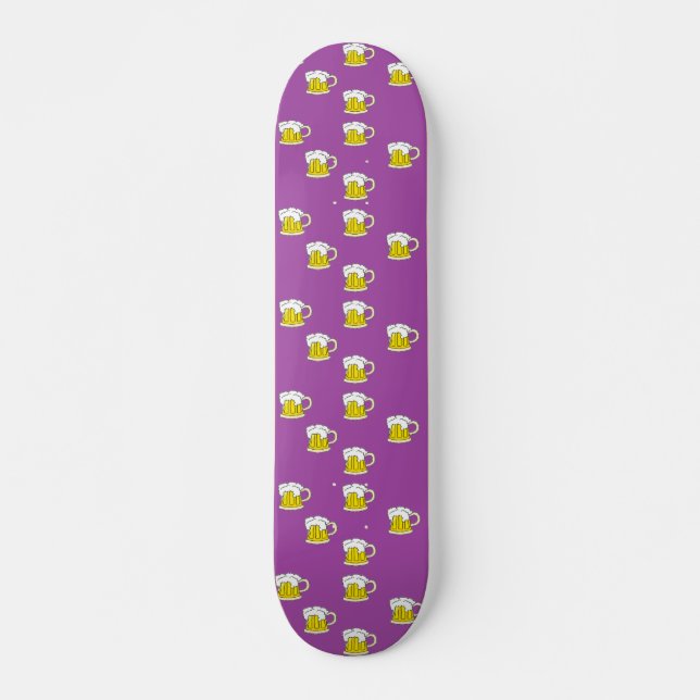Schaumbecher auf lila skateboard (Vorne)