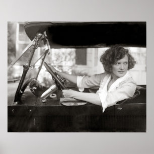 Schauspielerin hinter dem Rad, 1921. Vintages Foto Poster