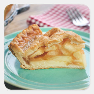 Scheibe von frisch gebackenem Apfelkuchen Quadratischer Aufkleber