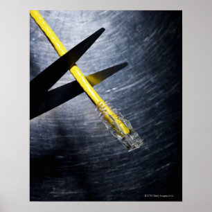Scheren, die Ethernet-Verbindungskabel schneiden Poster