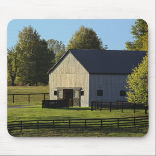 Scheune auf einer Vollblut-Pferdefarm bei Sonnenau Mousepad