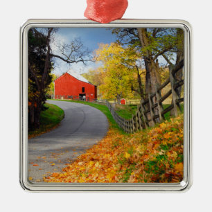 Scheune im Fall Silbernes Ornament