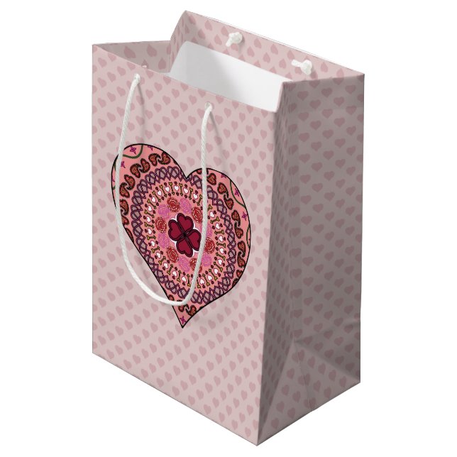 Schichten der Herzbeutel Mittlere Geschenktüte (Vorderseite Schrägansicht)