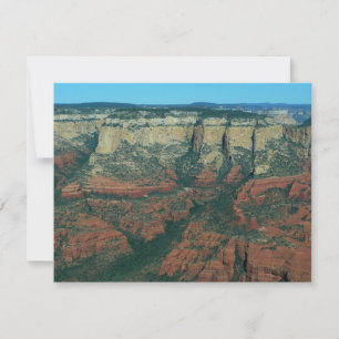 Schichten roter Felsen in Sedona Arizona