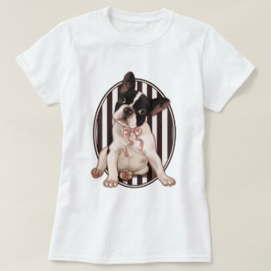 Schicke französische Bulldogge und klassische T-Shirt