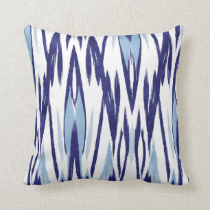 Schickes blaues und weißes Aquarell ikat Muster Kissen