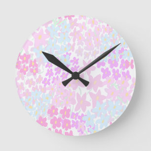 Schickes Blumenmuster in Rosa und Türkis Runde Wanduhr