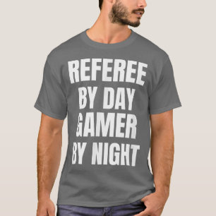 Schiedsrichter bei Tag Gamer bei Nacht  T-Shirt