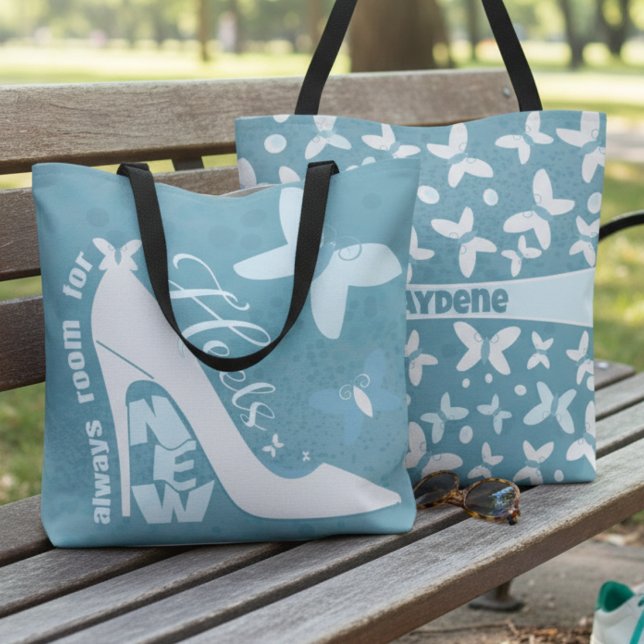 Schieferblauer Schuh und Schmetterling (Always room for heels & butterflies. Bold blue tote for beach, school or shopping.)