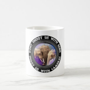 Schieß nicht auf unsere Elefantenfamilie Kaffeetasse