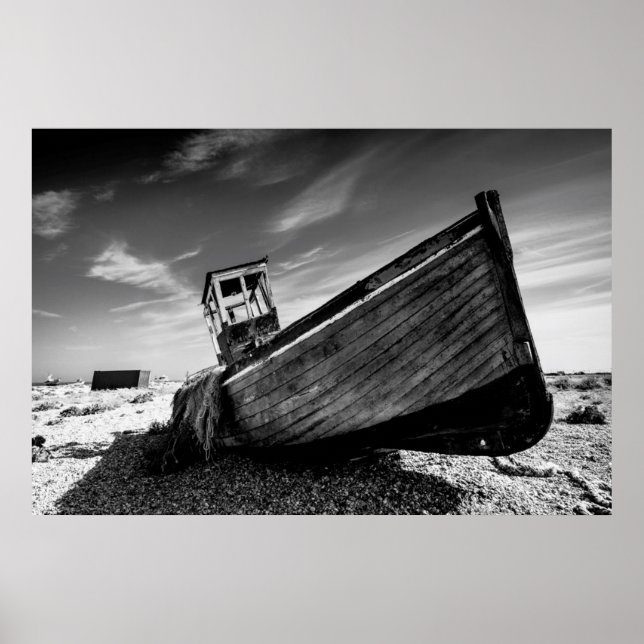 Schiff auf dem Strand von Dungeness Poster (Vorne)