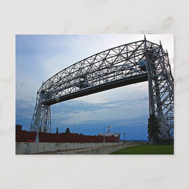 Schiff unter der Hängebrücke Postkarte (Vorderseite)