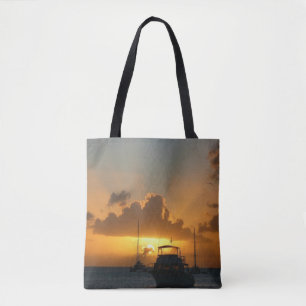 Schiffe und Sonnenuntergang tropische Seascape