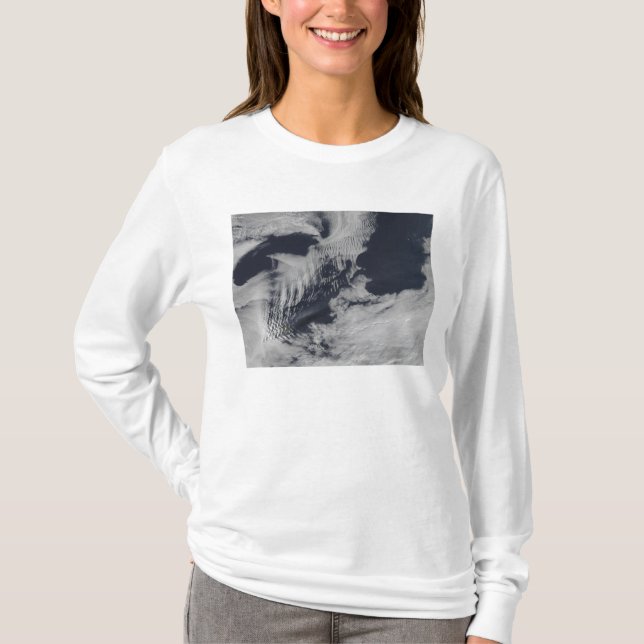 Schiffswellenförmige Wolken im Südindischen Ozean T-Shirt (Vorderseite)