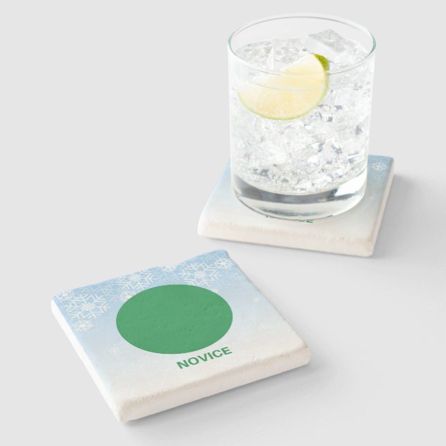 Schild des grünen Kreislaufs des Novice Skier Steinuntersetzer (Seitenansicht)