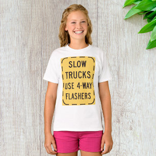 Schild für langsame LKWs T-Shirt