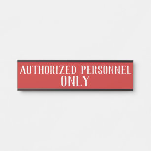 Schild 'Zutritt nur für autorisiertes Personal' -
