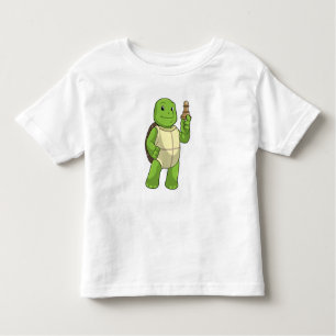 Schildkröte am Schach mit Schachstück gepaart Kleinkind T-shirt