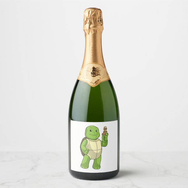 Schildkröte beim Schachspiel mit Schachfigur Bauer (Vorderseite)
