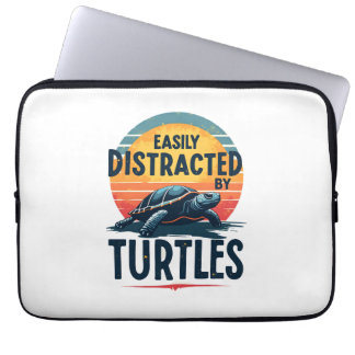 Schildkröte leicht abgelenkt von Schildkröten Meer Laptopschutzhülle